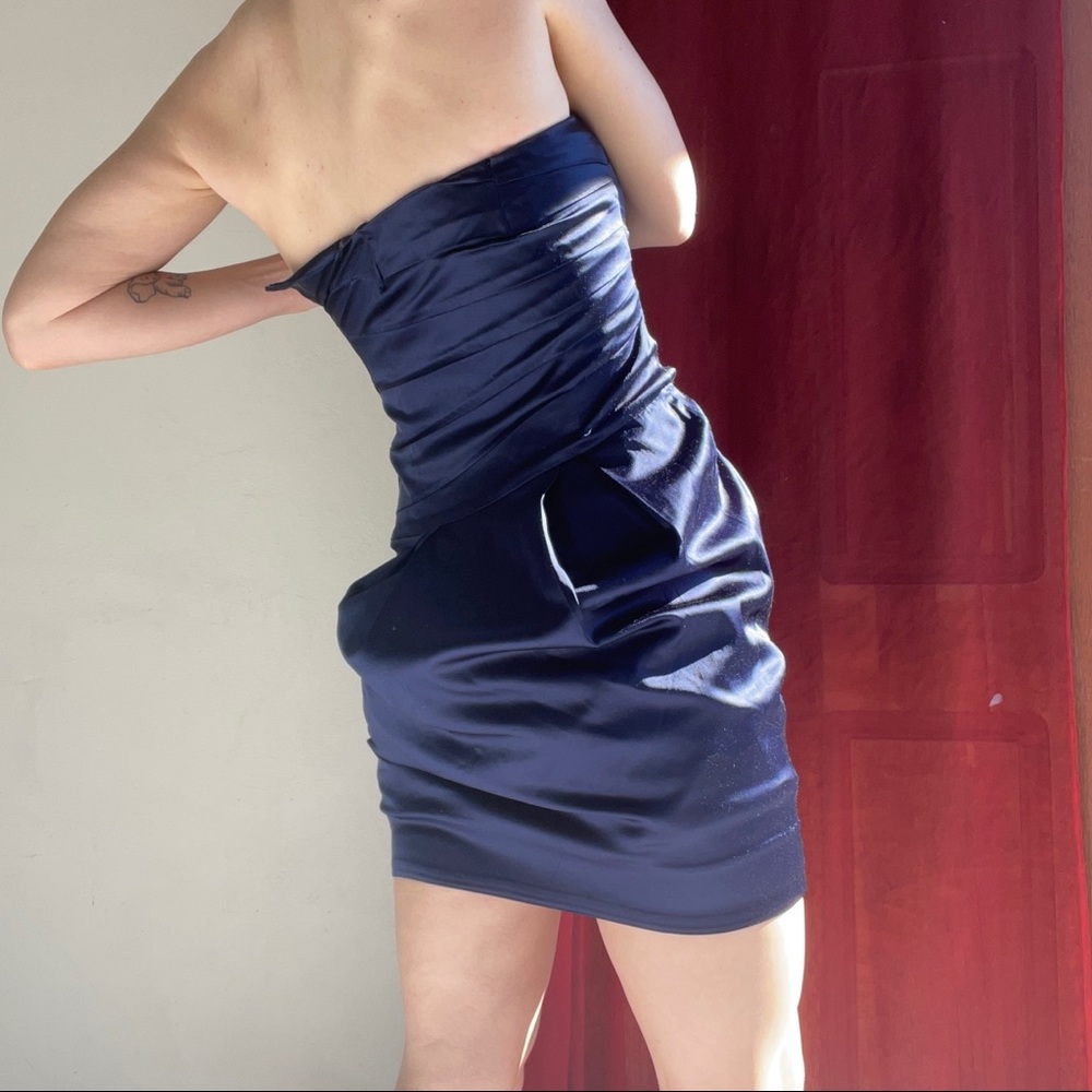 Cue (8) Navy satin strapless structured dress - Picture 2 of 12